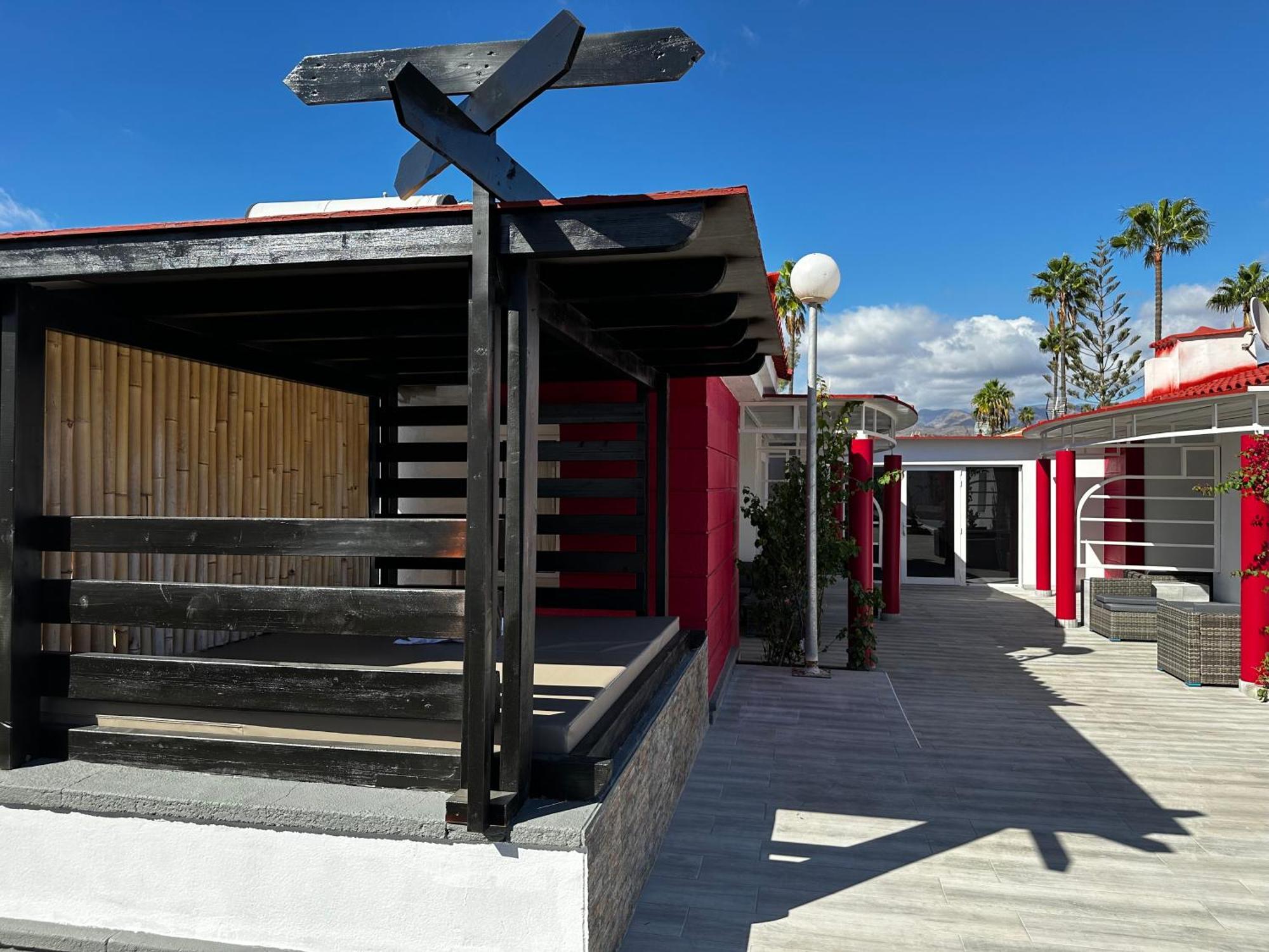 Love hotel Paradise - Fkk Swinger & Nudist Couples Only 4*