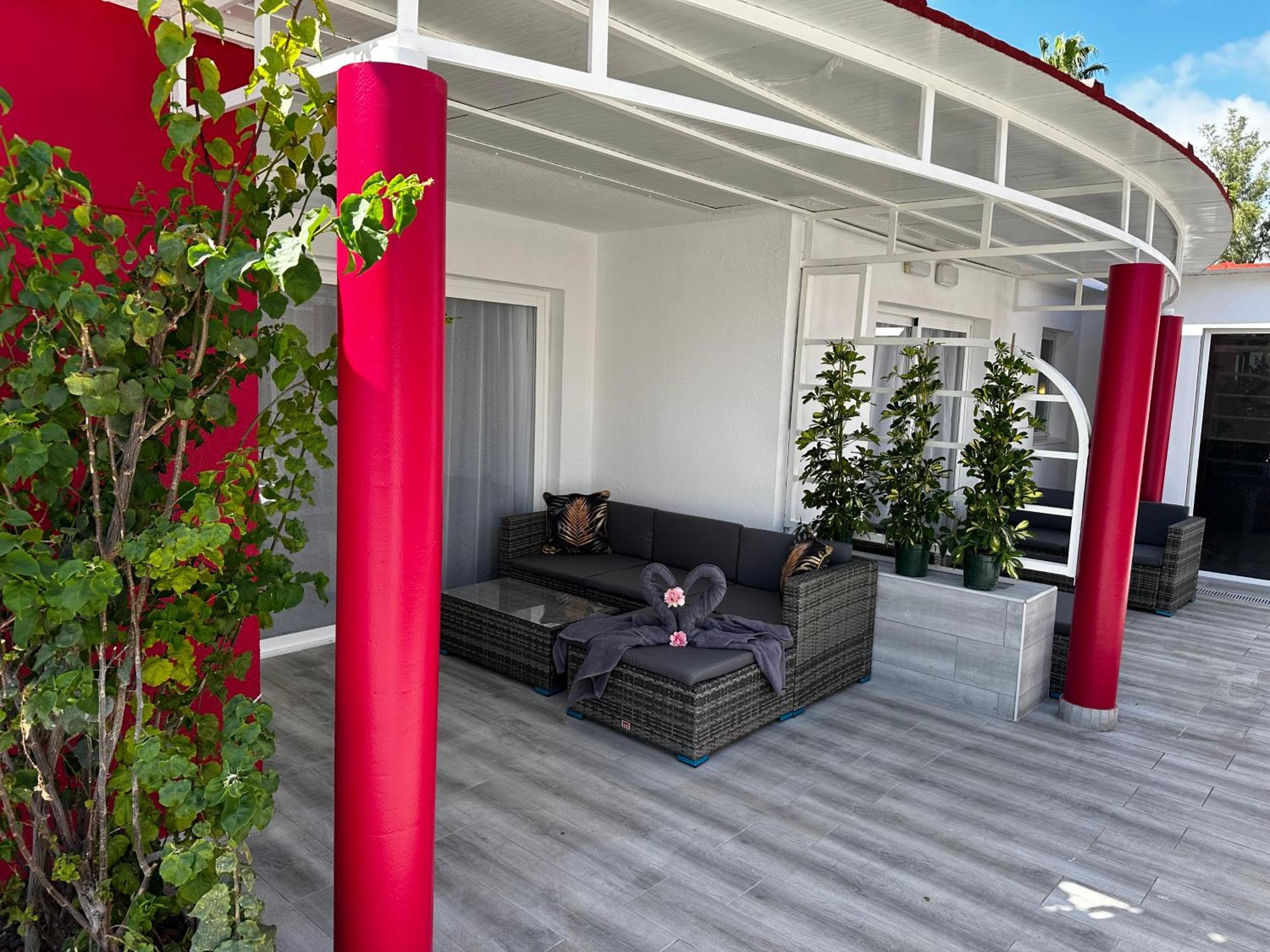 Love hotel Paradise - Fkk Swinger & Nudist Couples Only