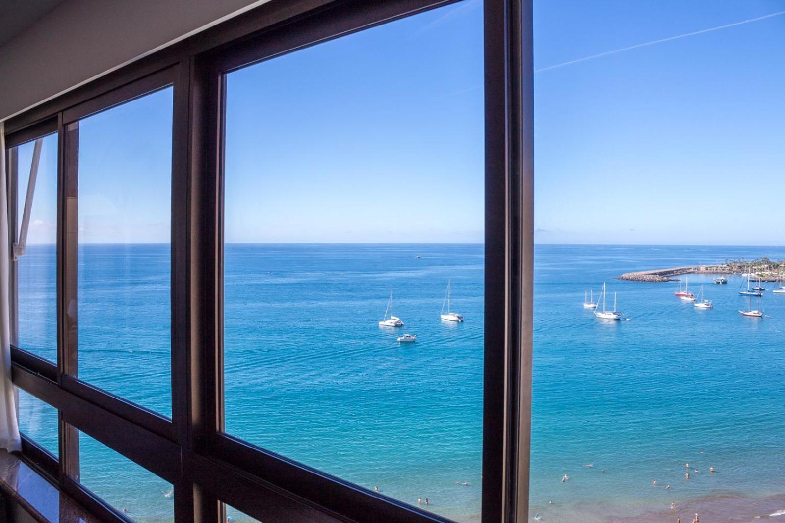 100 M2 Penthouse On The Beach. Apartment *