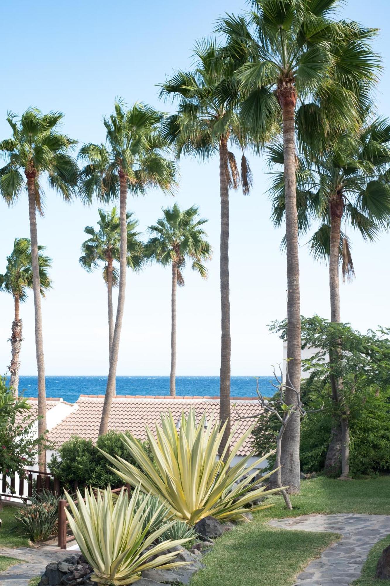 Makai Aparthotel 5*