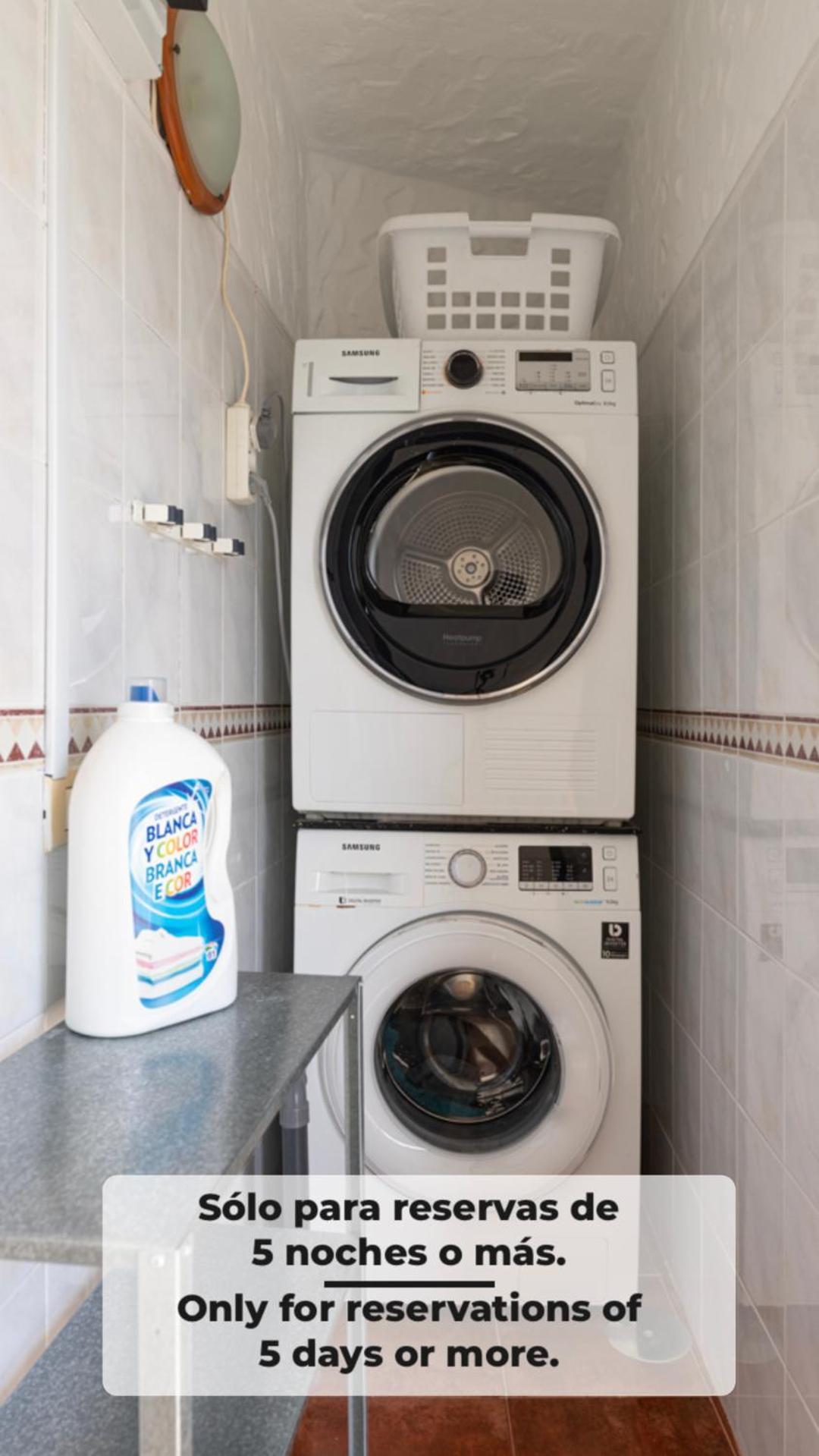 Living - Earth Adults Only Apartment