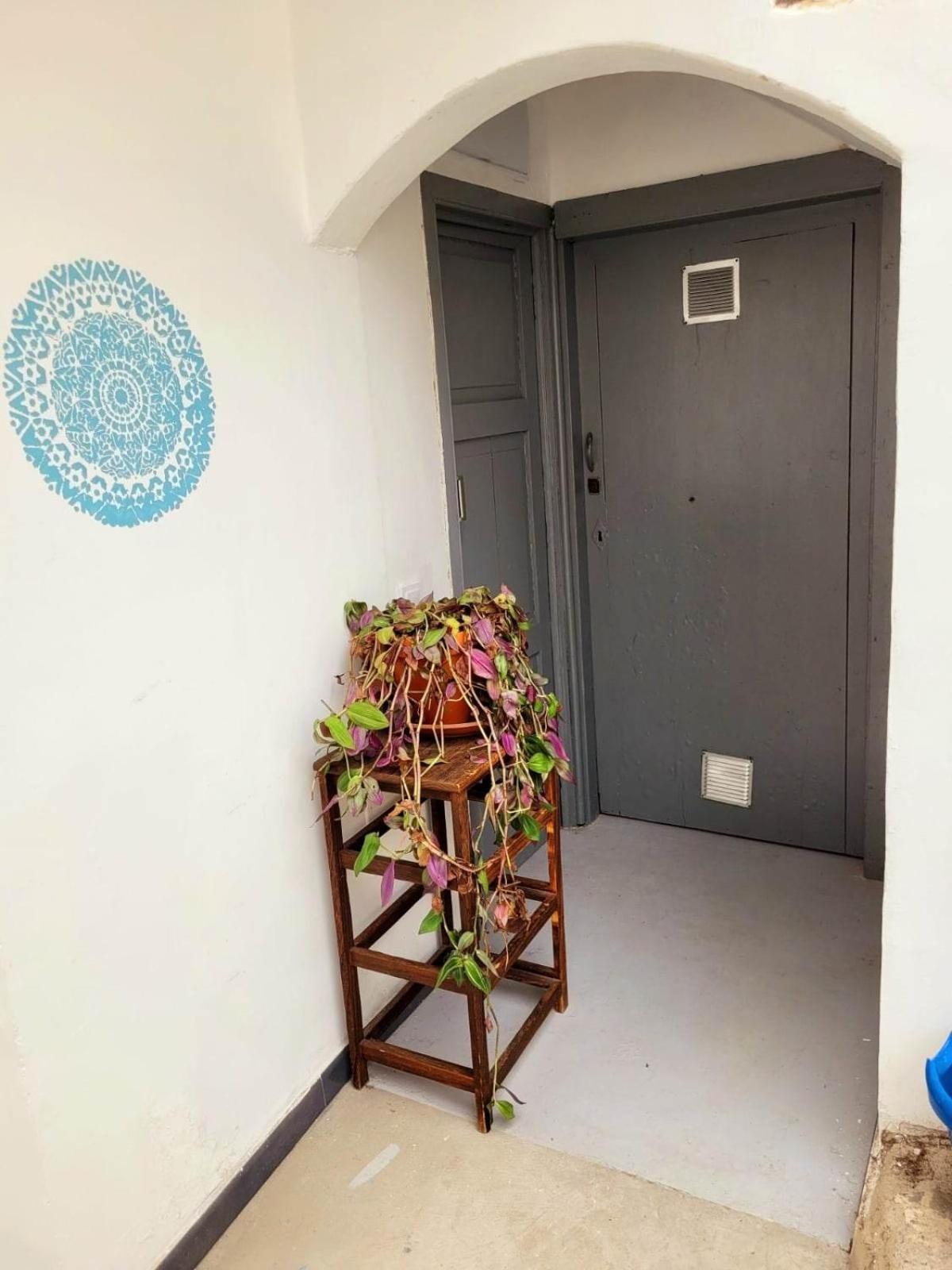 Casa de hóspedes Acoran Family Guests House With Included Morning Yoga Practice *