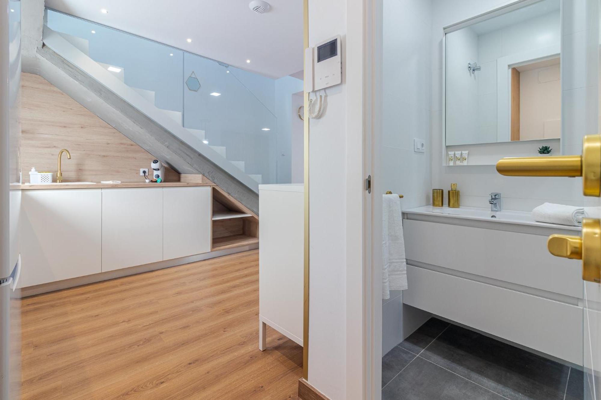 Flatguest Luxury Terrace Loft - Wifi *