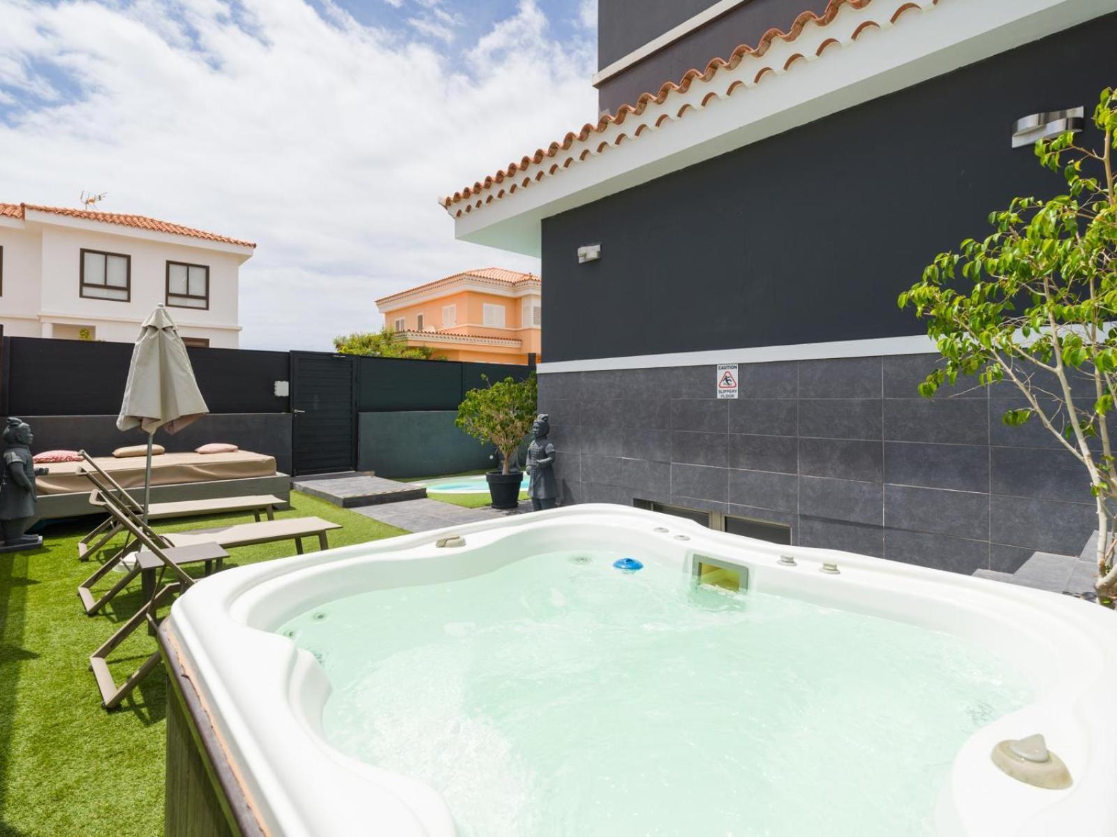 Villa Entire Bbq Jacuzzi Poolgolf