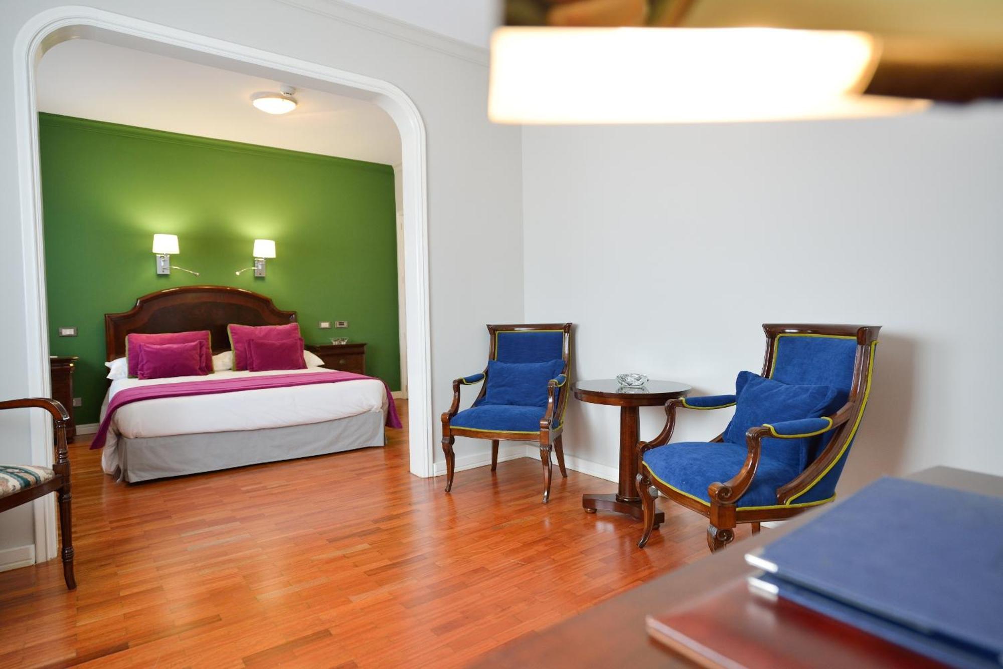 Escuela Hotel 4*