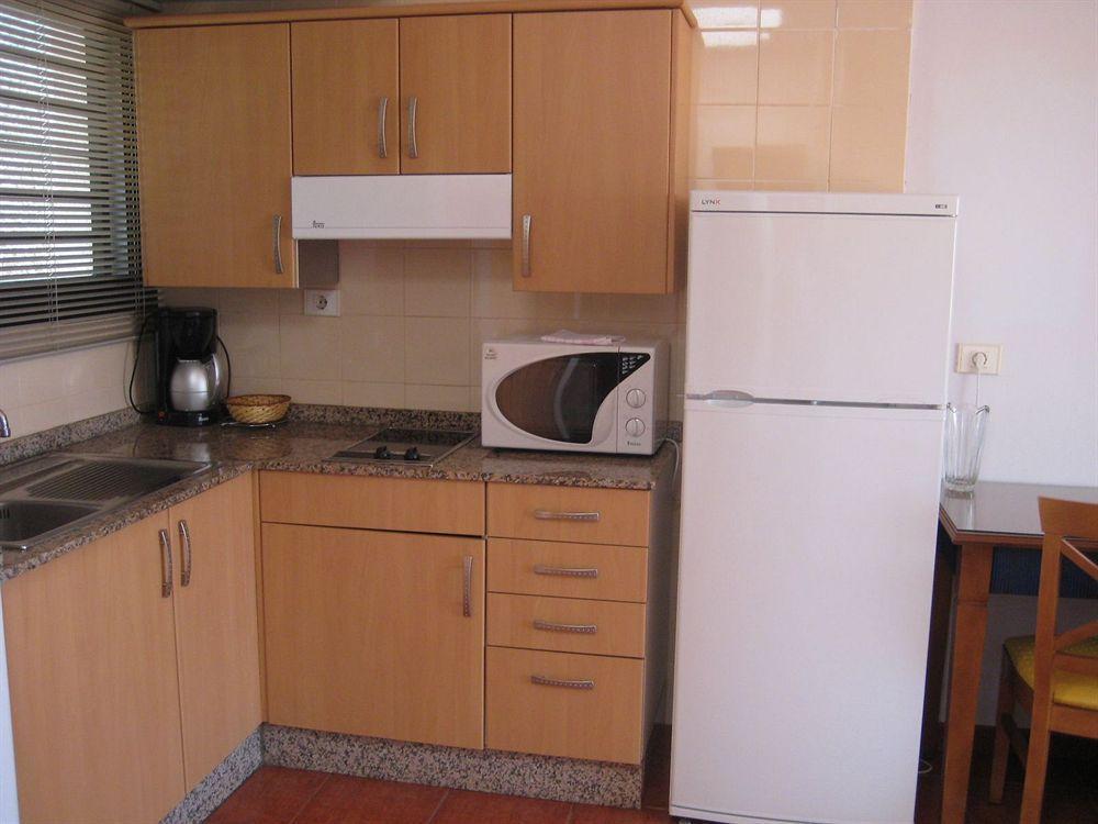 Apartamentos Amadores Beach Apartment