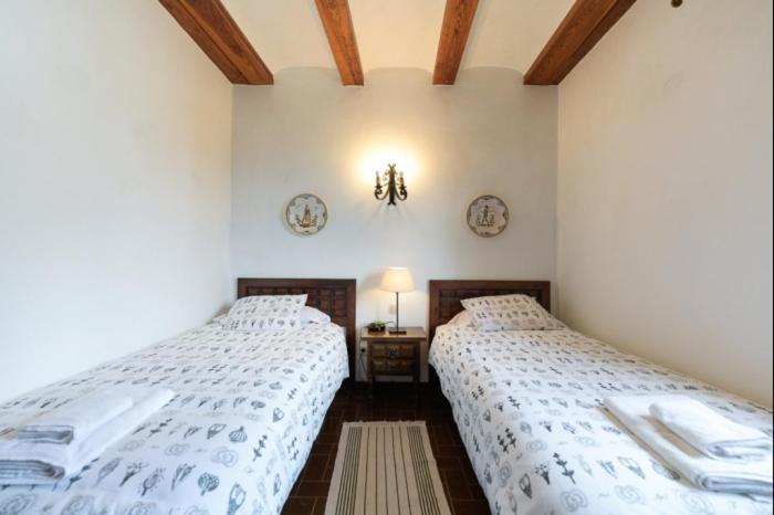 Holiday home Vivelorural Casa En Grupos Con Piscina