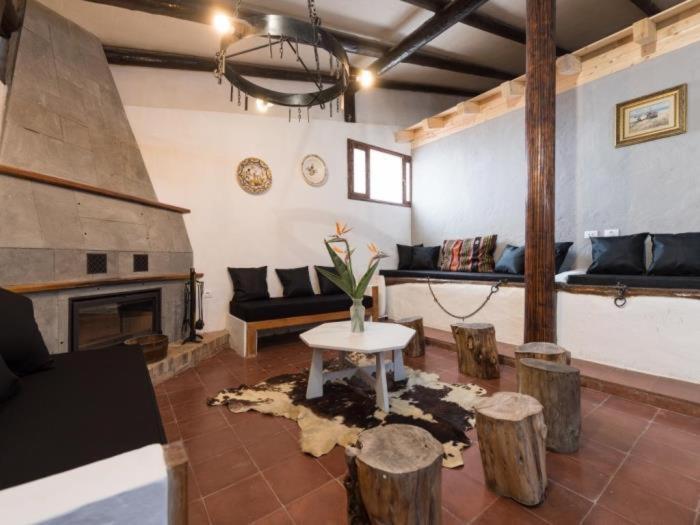 Holiday home Vivelorural Casa En Grupos Con Piscina