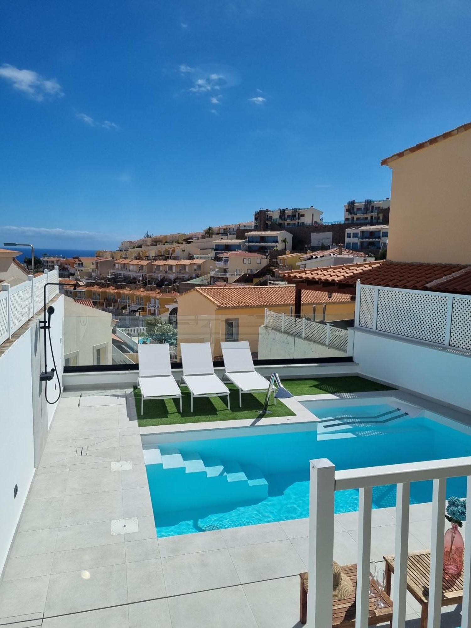 Exclusive With Heated Saltwater Pool, Roof Terrace With Beautiful Views In Mogan Villa
