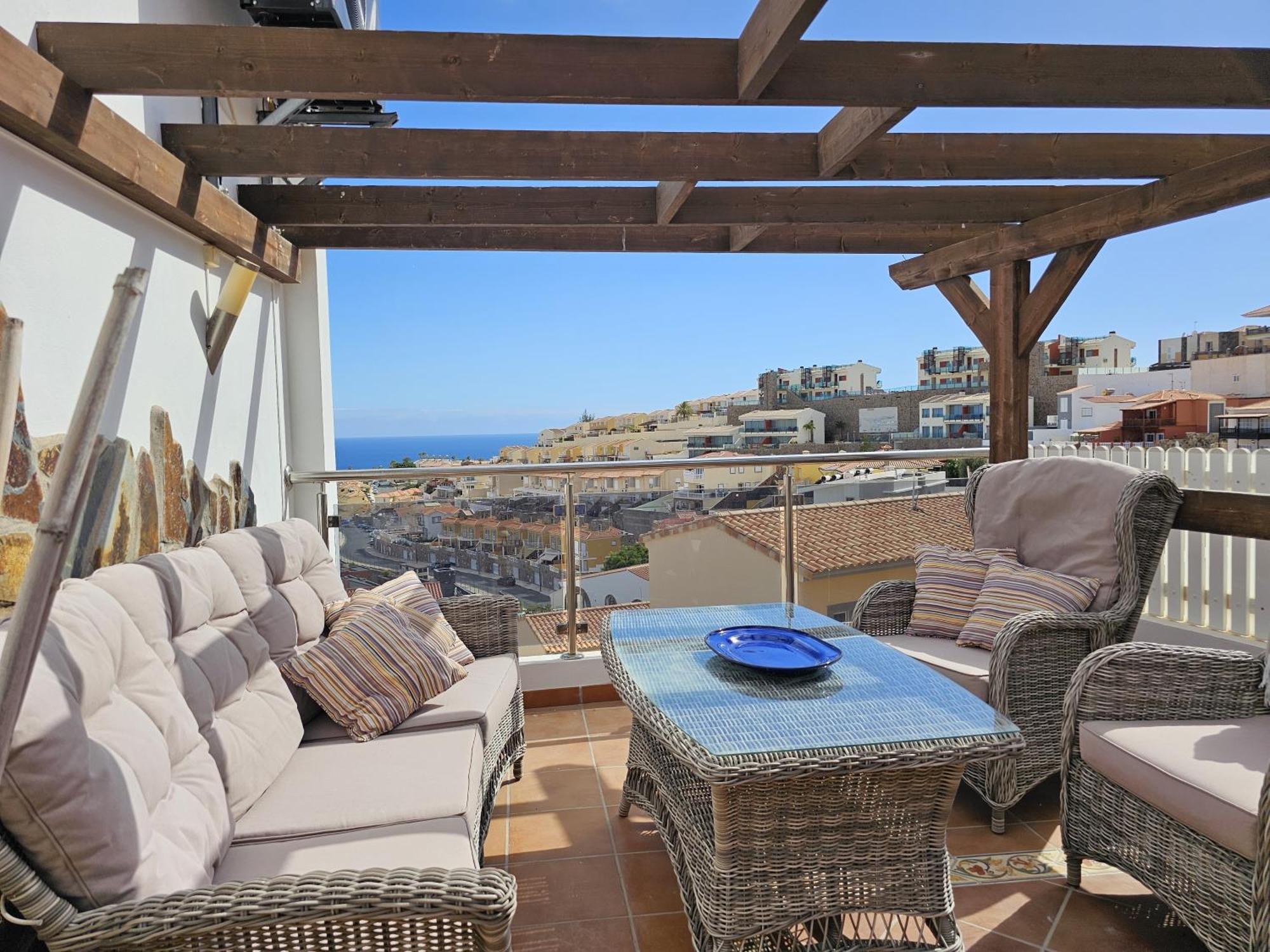 Exclusive With Heated Saltwater Pool, Roof Terrace With Beautiful Views In Mogan Villa *