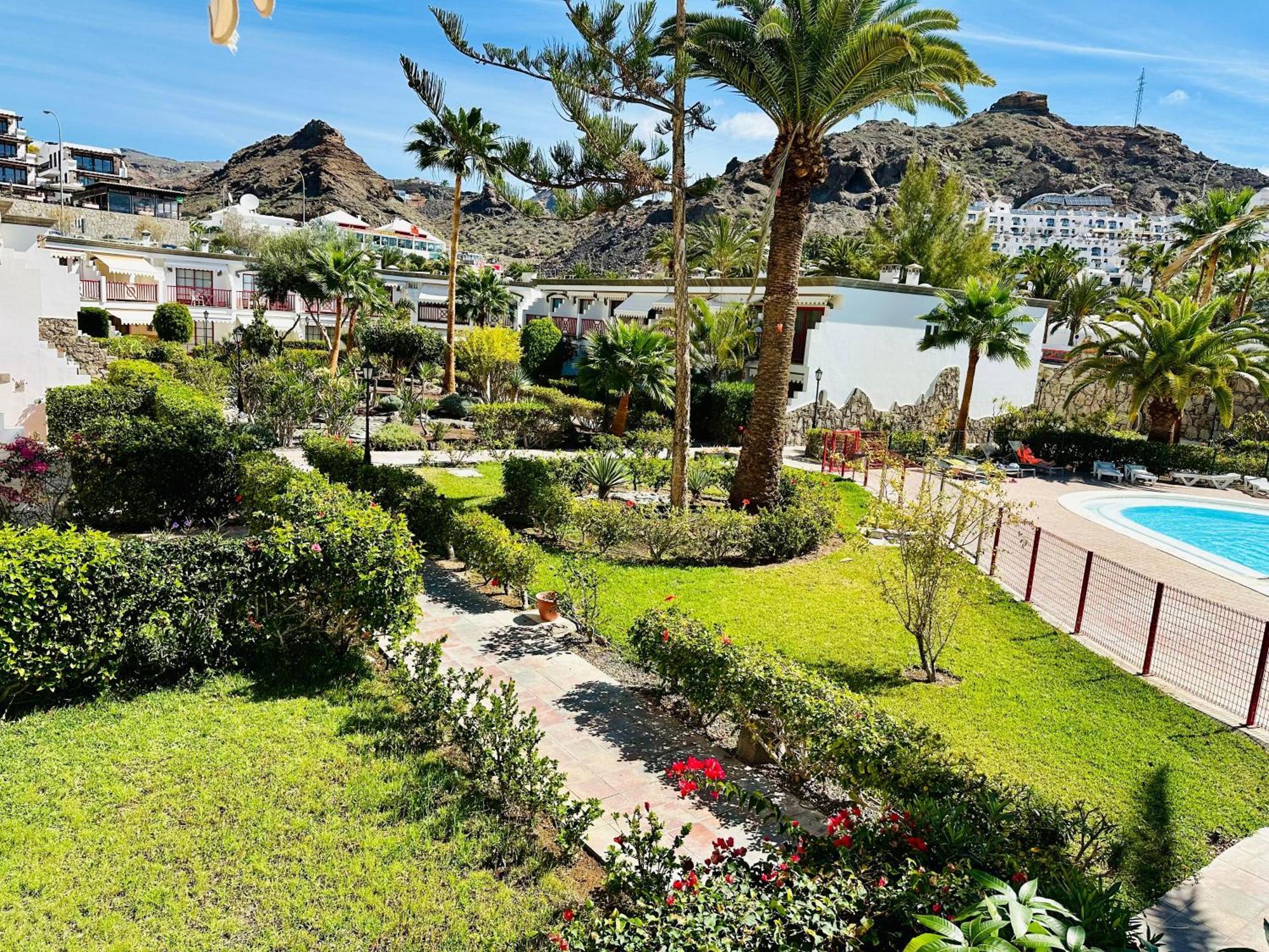 - Beachside Retreat Apartment *