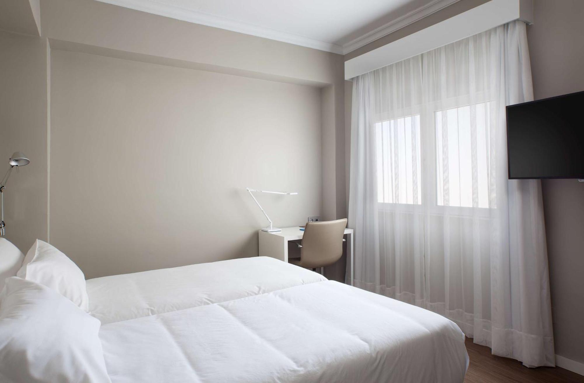 Nh Playa Las Canteras Hotel 3*