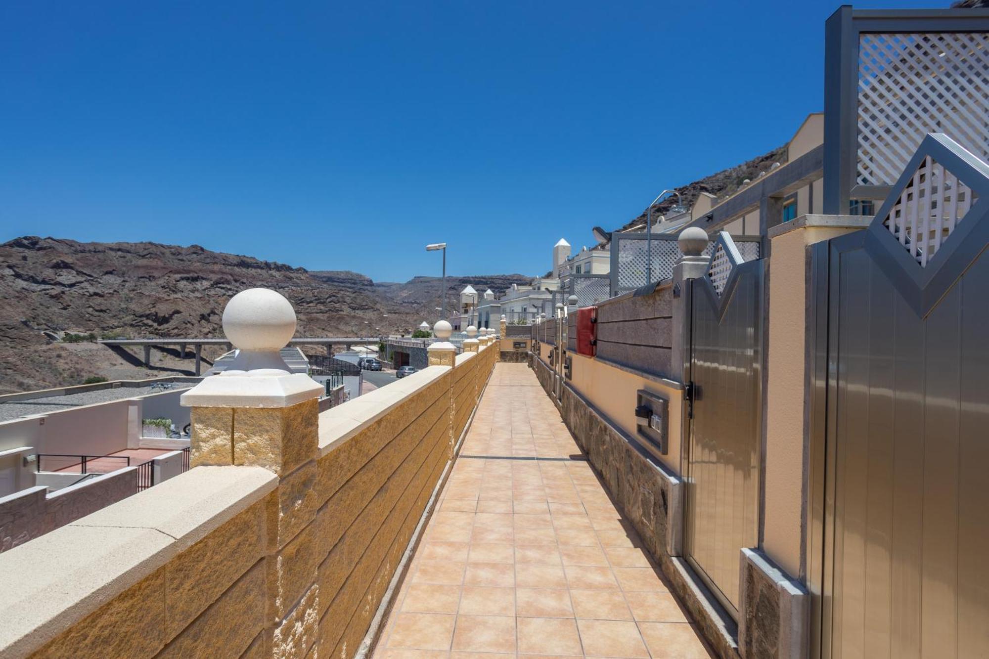Apartment 3br Valley Dreamhouse -solarium Terrace Aircon & Parking Puerto Rico (Gran Canaria)