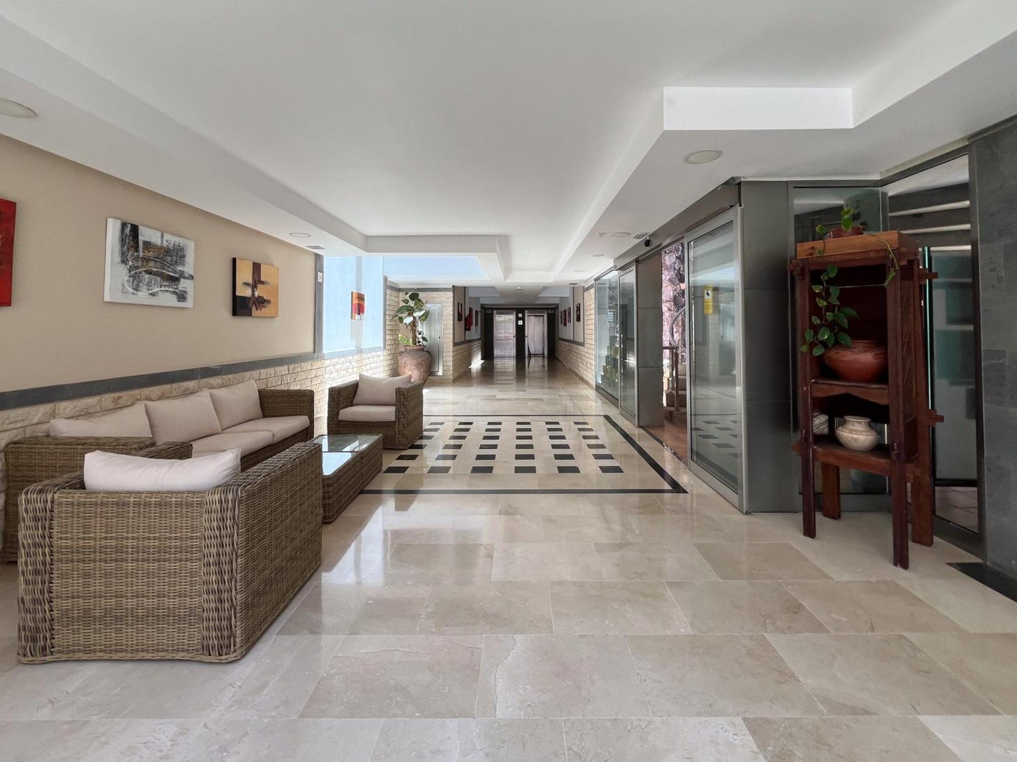 3br Valley Dreamhouse -solarium Terrace Aircon & Parking Apartment