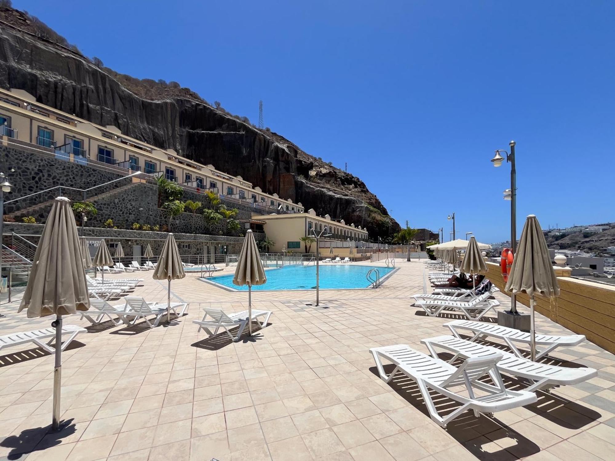 Apartment 3br Valley Dreamhouse -solarium Terrace Aircon & Parking *
