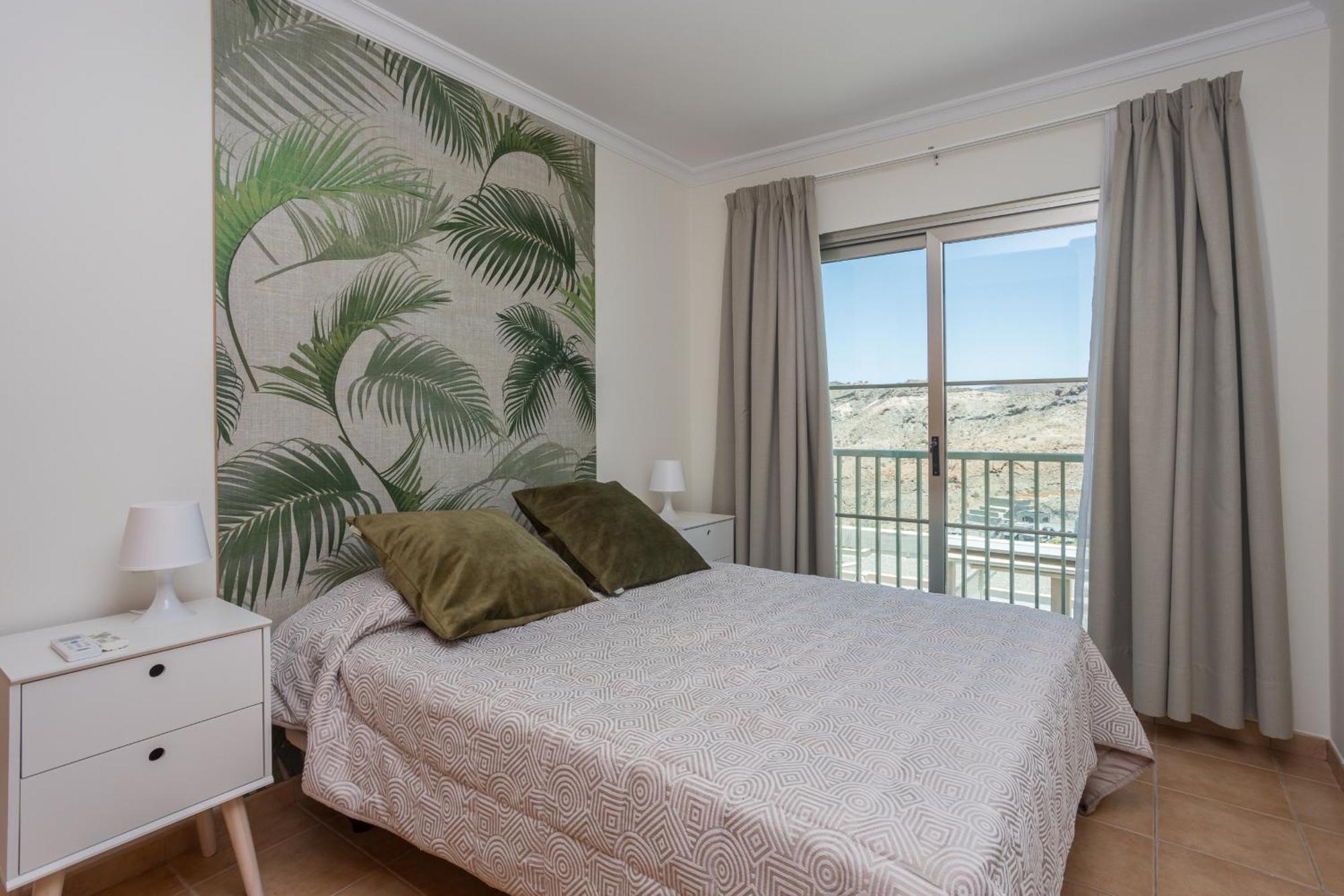 Apartment 3br Valley Dreamhouse -solarium Terrace Aircon & Parking