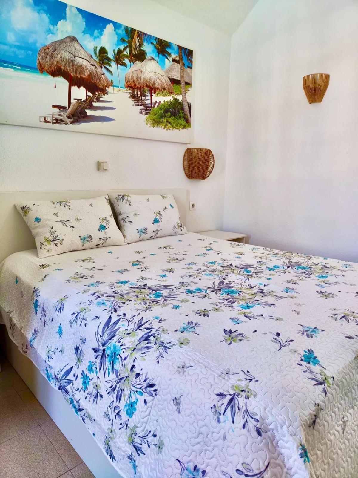 Laura Near Europa Center And Amadores Beach, Free Wifi Apartment *