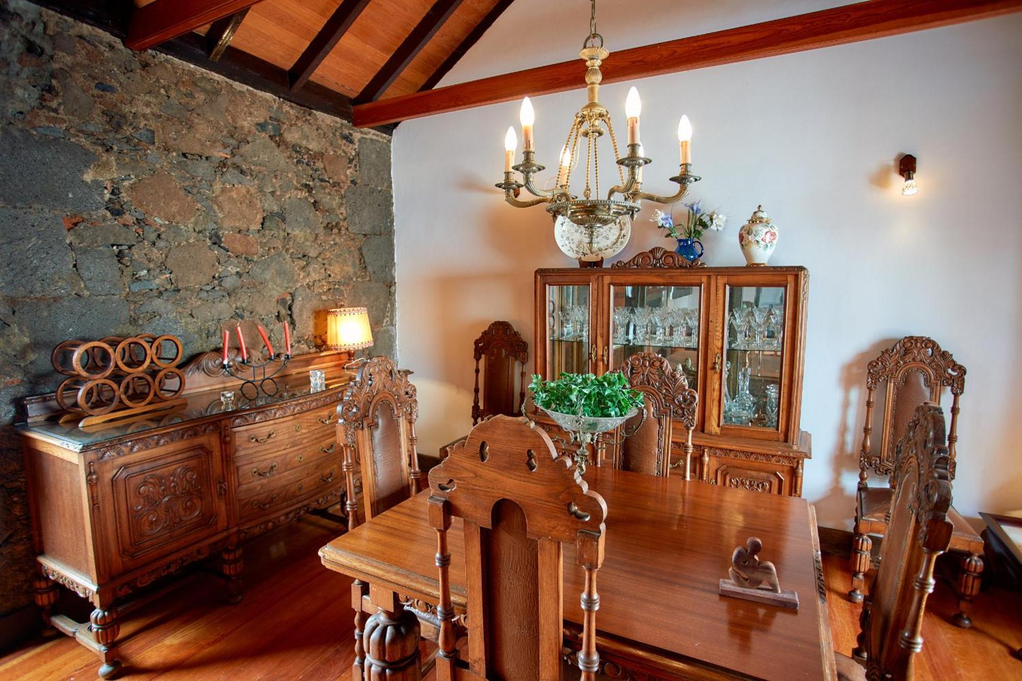 Historic House With A View In The Old Town Holiday home Vega de San Mateo