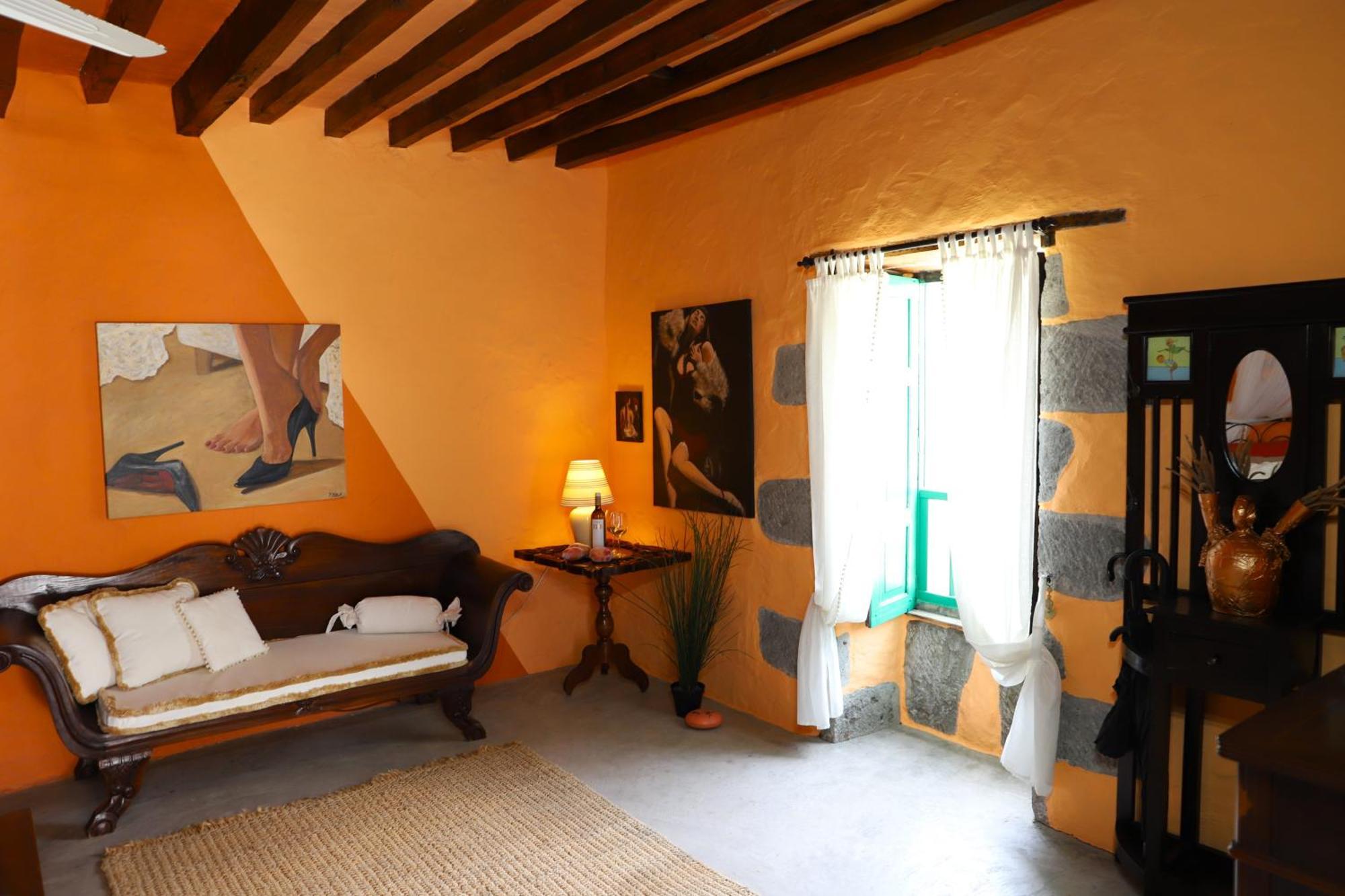 Historica Casa Con Vistas Al Jardin De Cactus Y Montanas