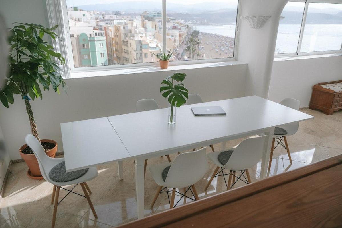 Luxury Beachfront Penthouse With Stunning Views *