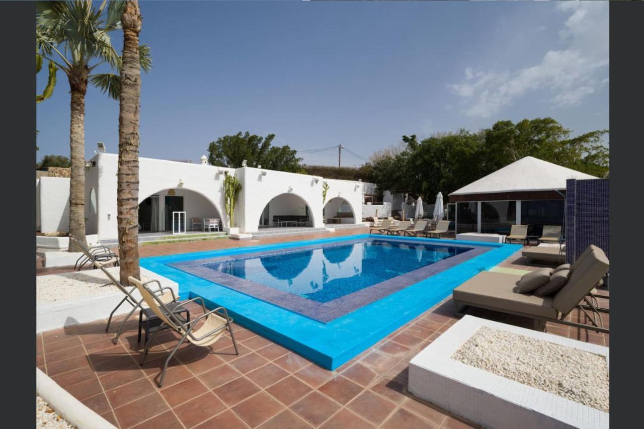Villa Villa, Sea Views, Pool Sauna, Jacuzzi,gas Bbq *
