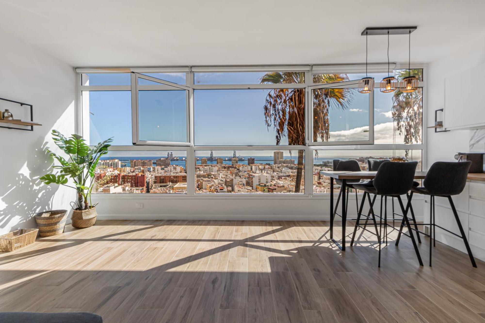 Urban Elegance View Pool Apartment
