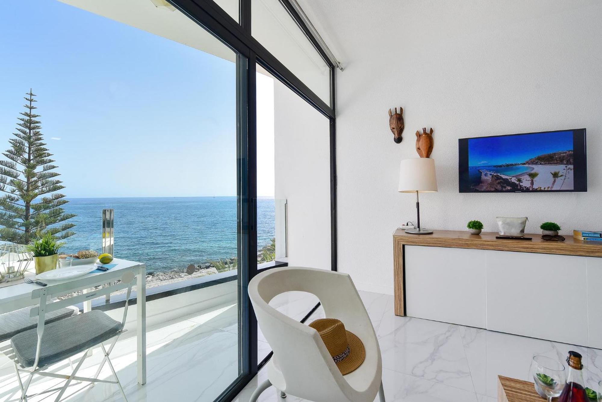 4 Apartment *