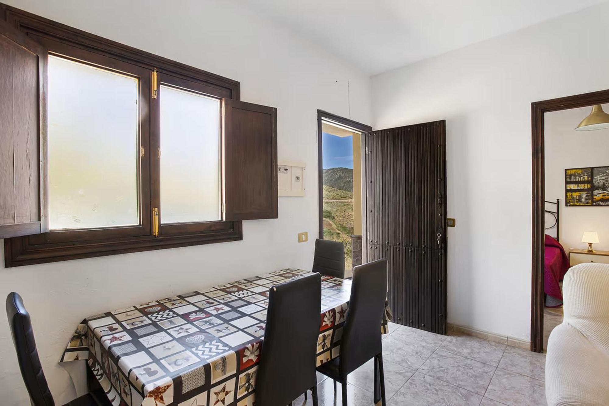 Villa Palomino - Sleeps 4 - Parking - Pet Friendly Galdar