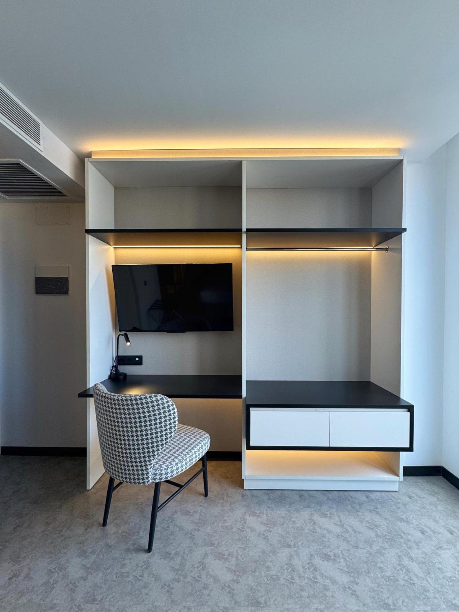 Puerto De La Luz By Pierre & 3*