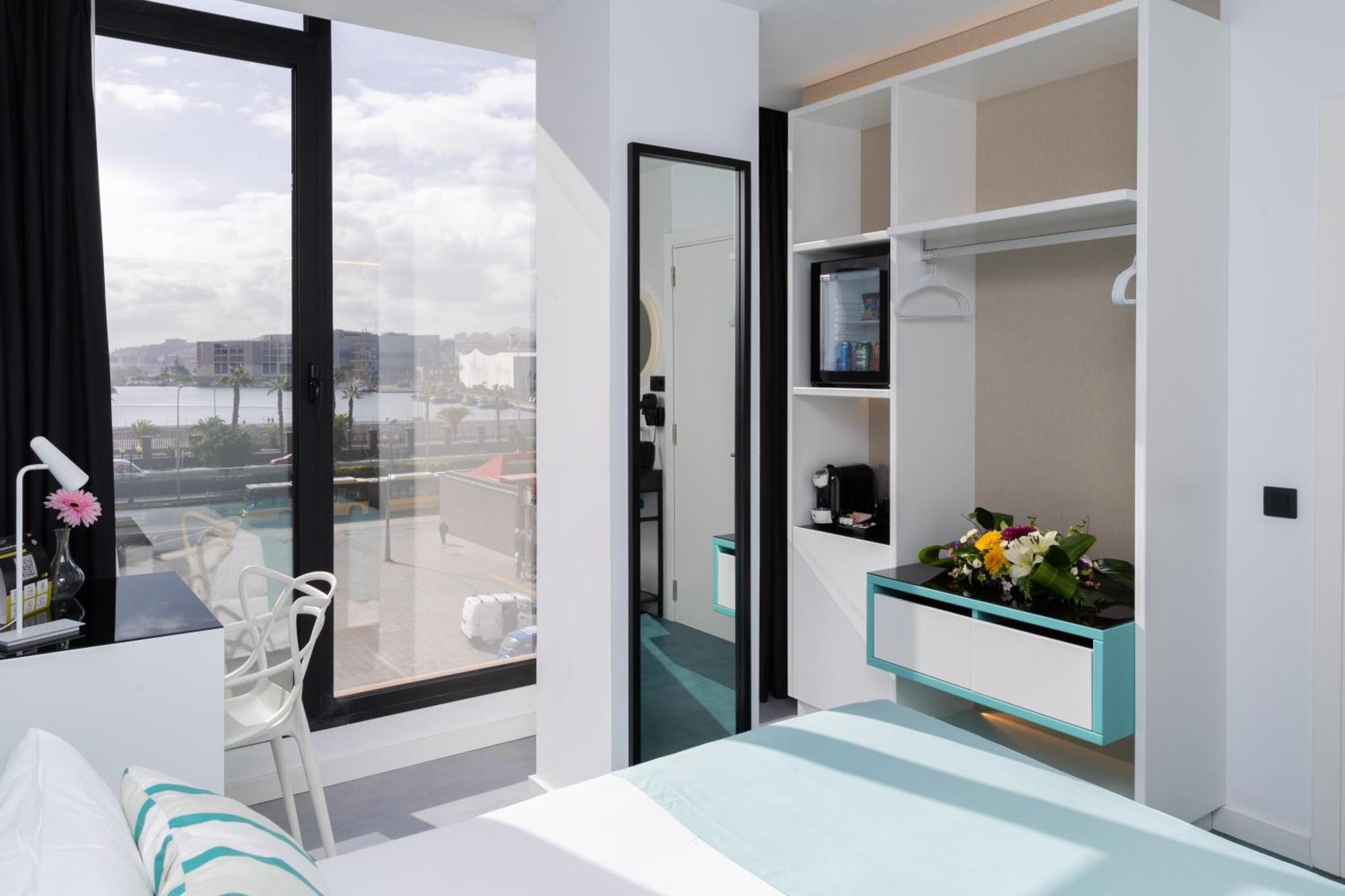 Puerto De La Luz By Pierre &