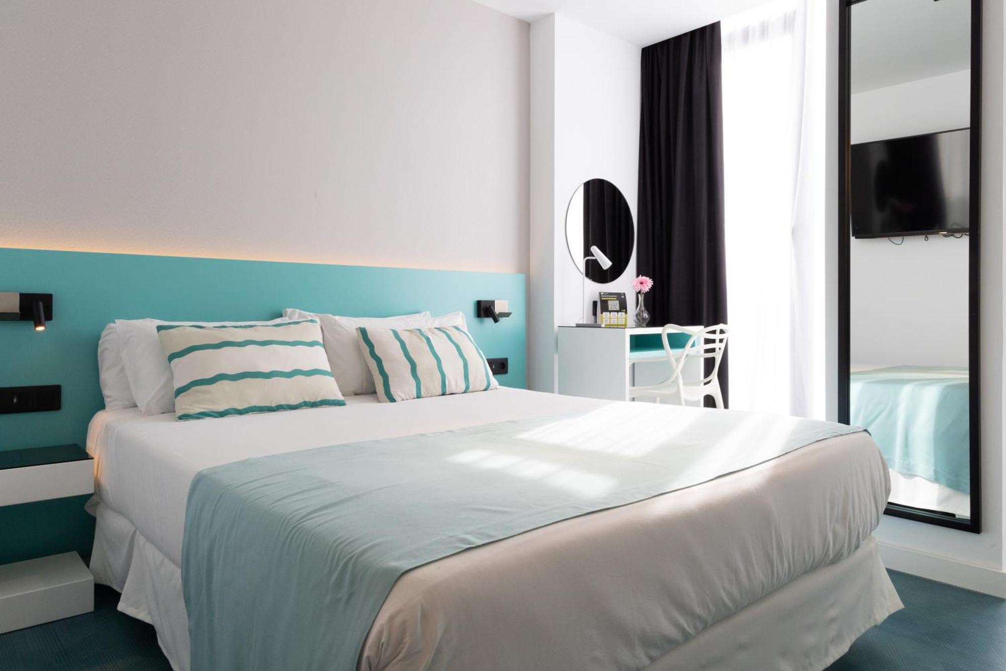 Puerto De La Luz By Pierre & 3*