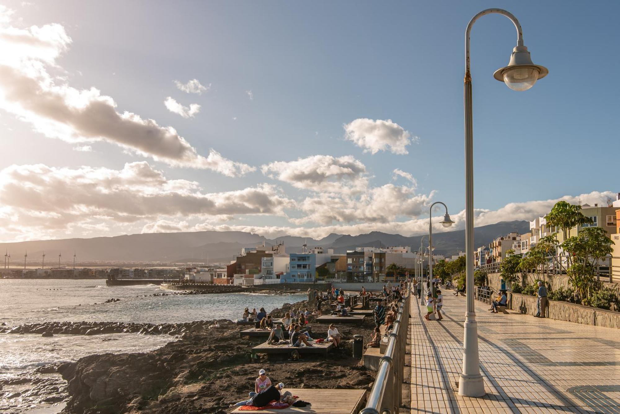 Apartment Home2book Seafront Haven With Views,