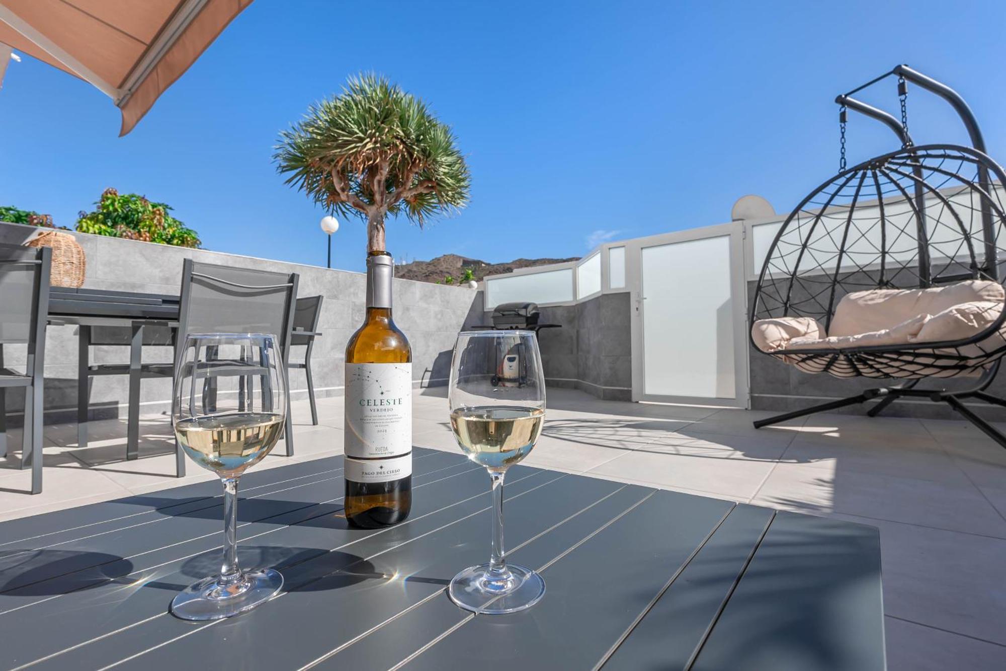 With Sea View And Pool Appartement