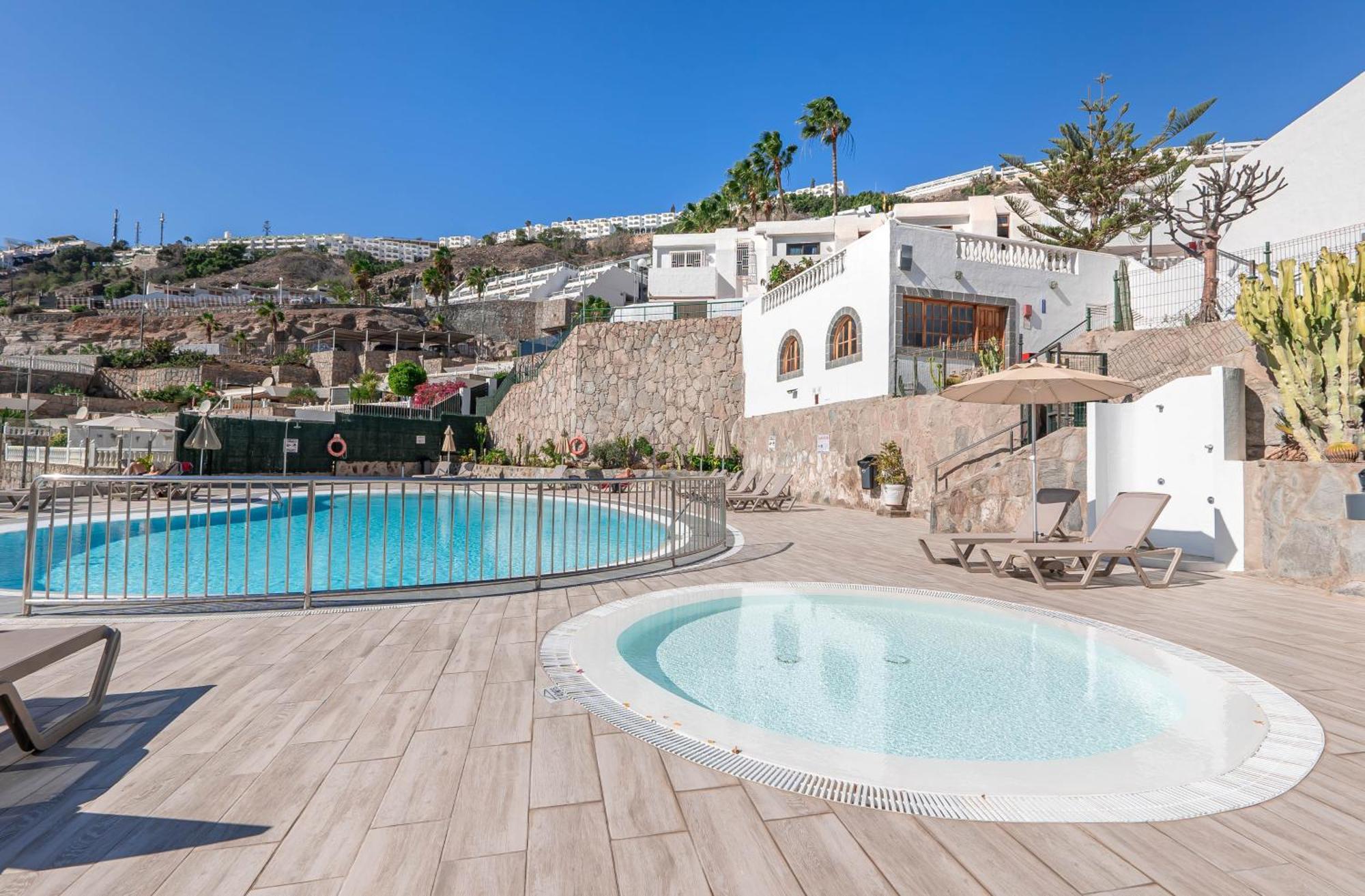 Appartement With Sea View And Pool *