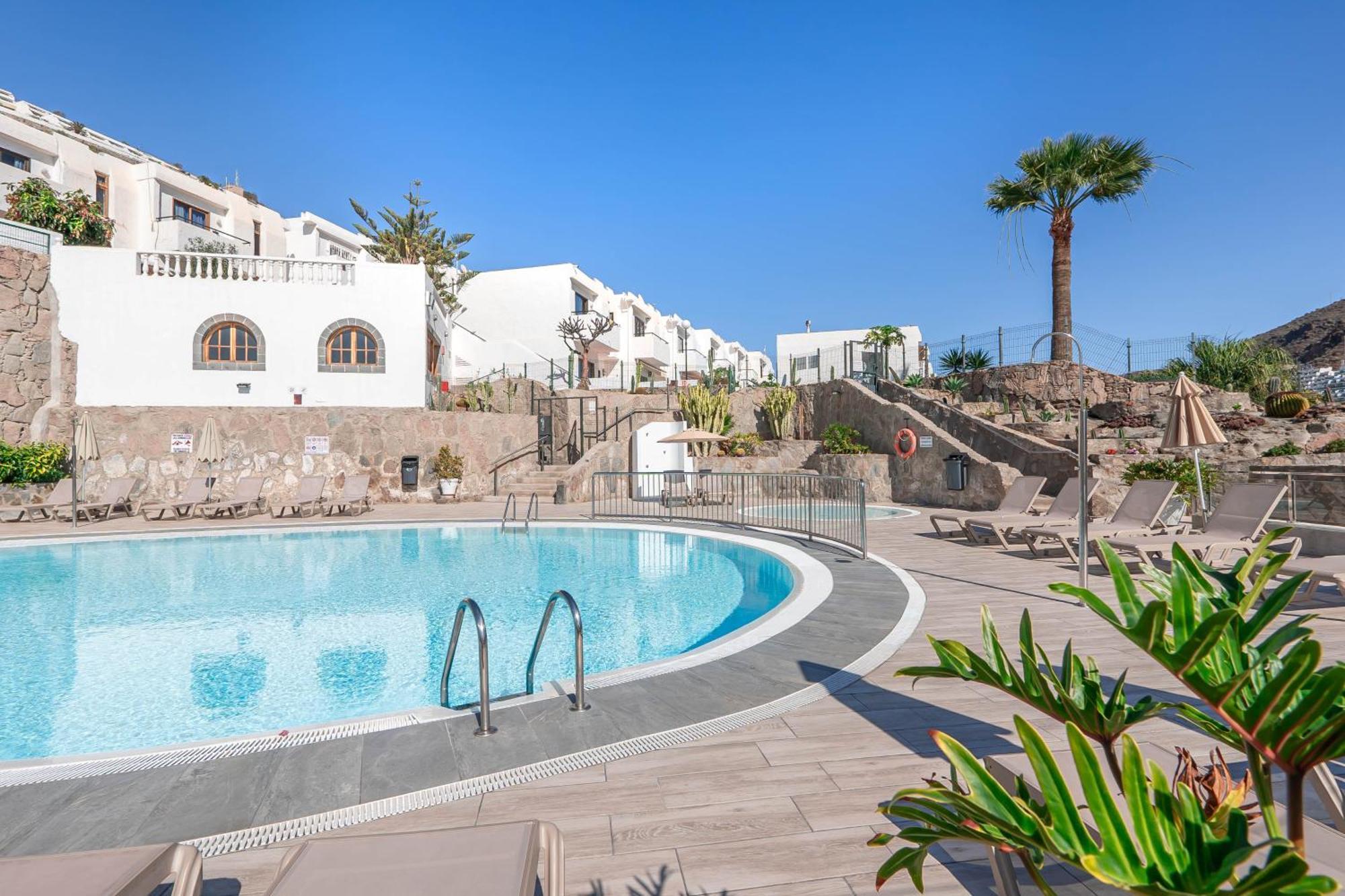 With Sea View And Pool
