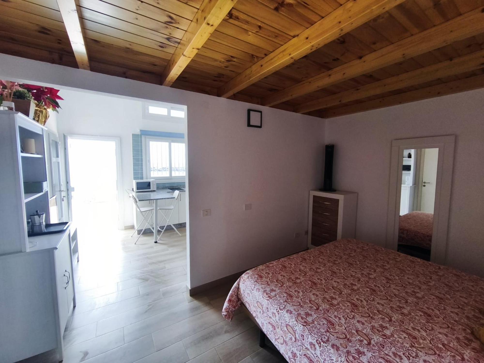 Salinas Apartment *
