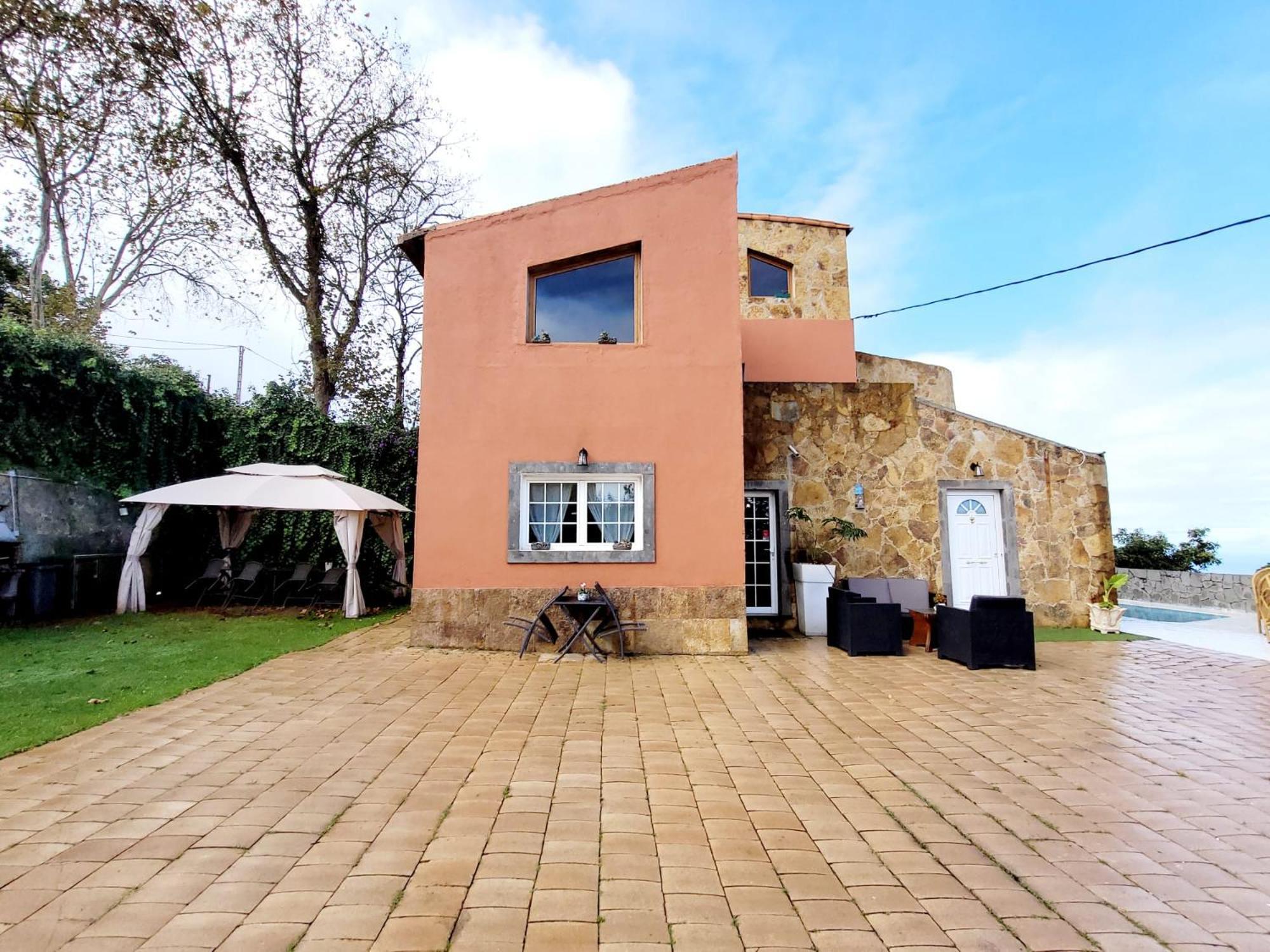 De La Paz Villa