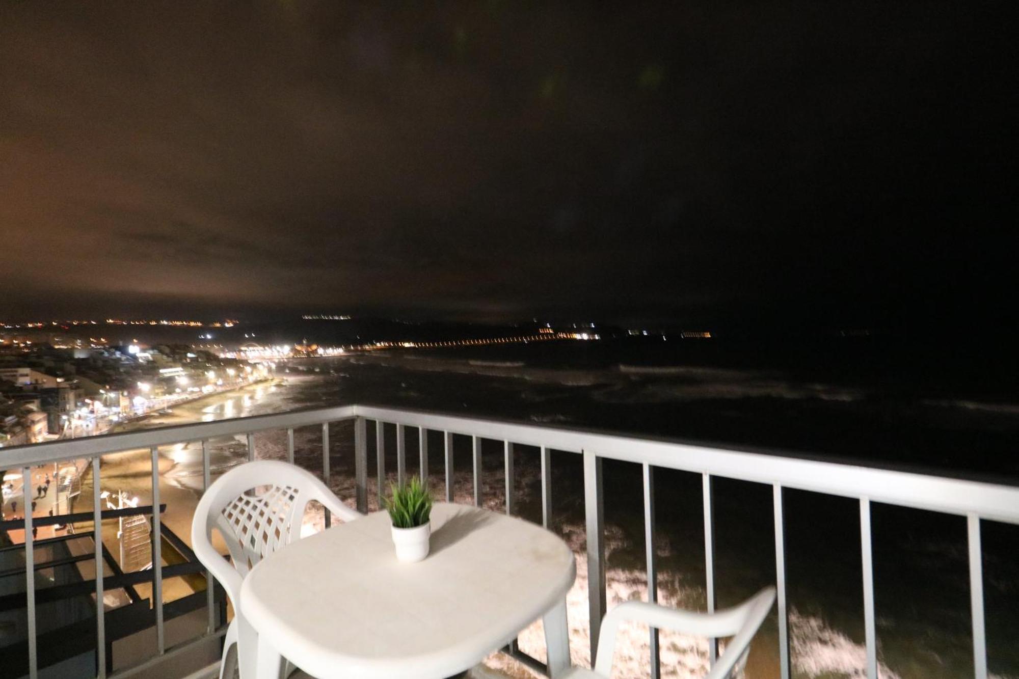 Apartment Skyline Beachfront Retreat