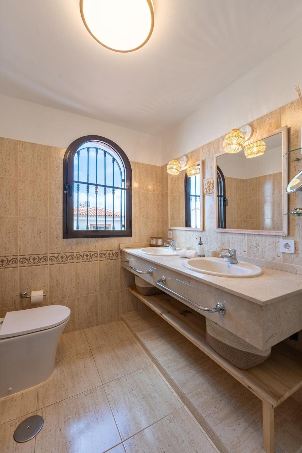 Villa Wonderful With Seaview And Jacuzzi Puerto de Las Nieves