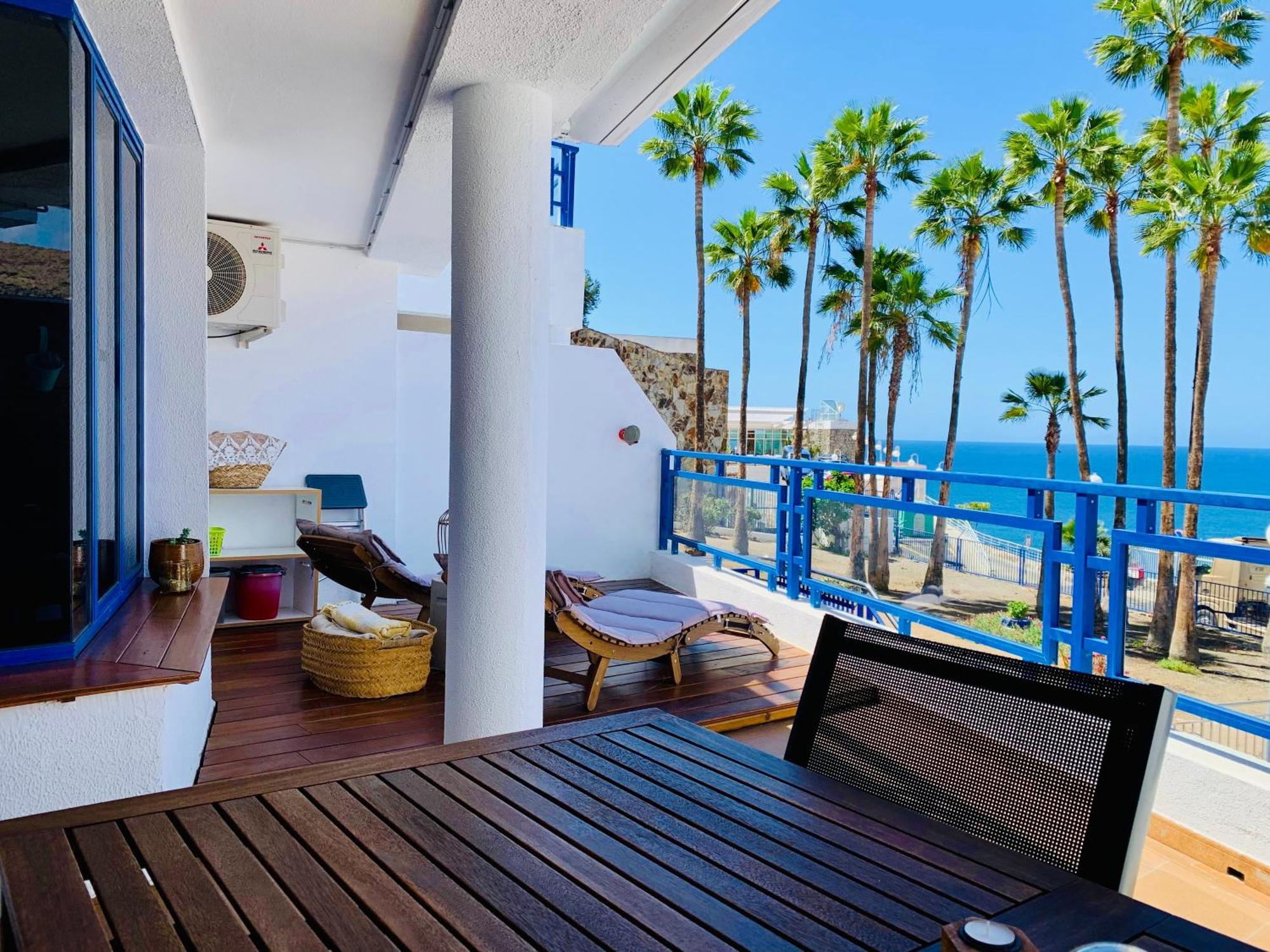 Private With Stunning Ocean Views And Sunset. Apartment
