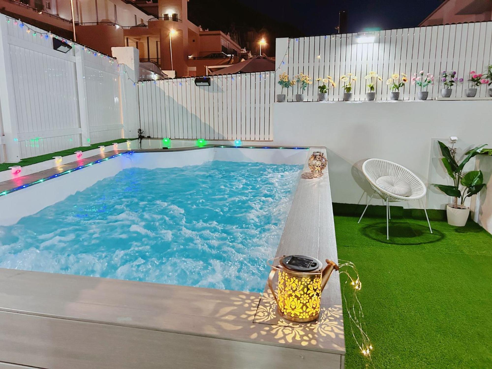 Big Puerto Rico Streetfront With Private Saltwater Jacuzzi Pool, Bbq, Kitchen & 3 Terraces Near Shopping Center