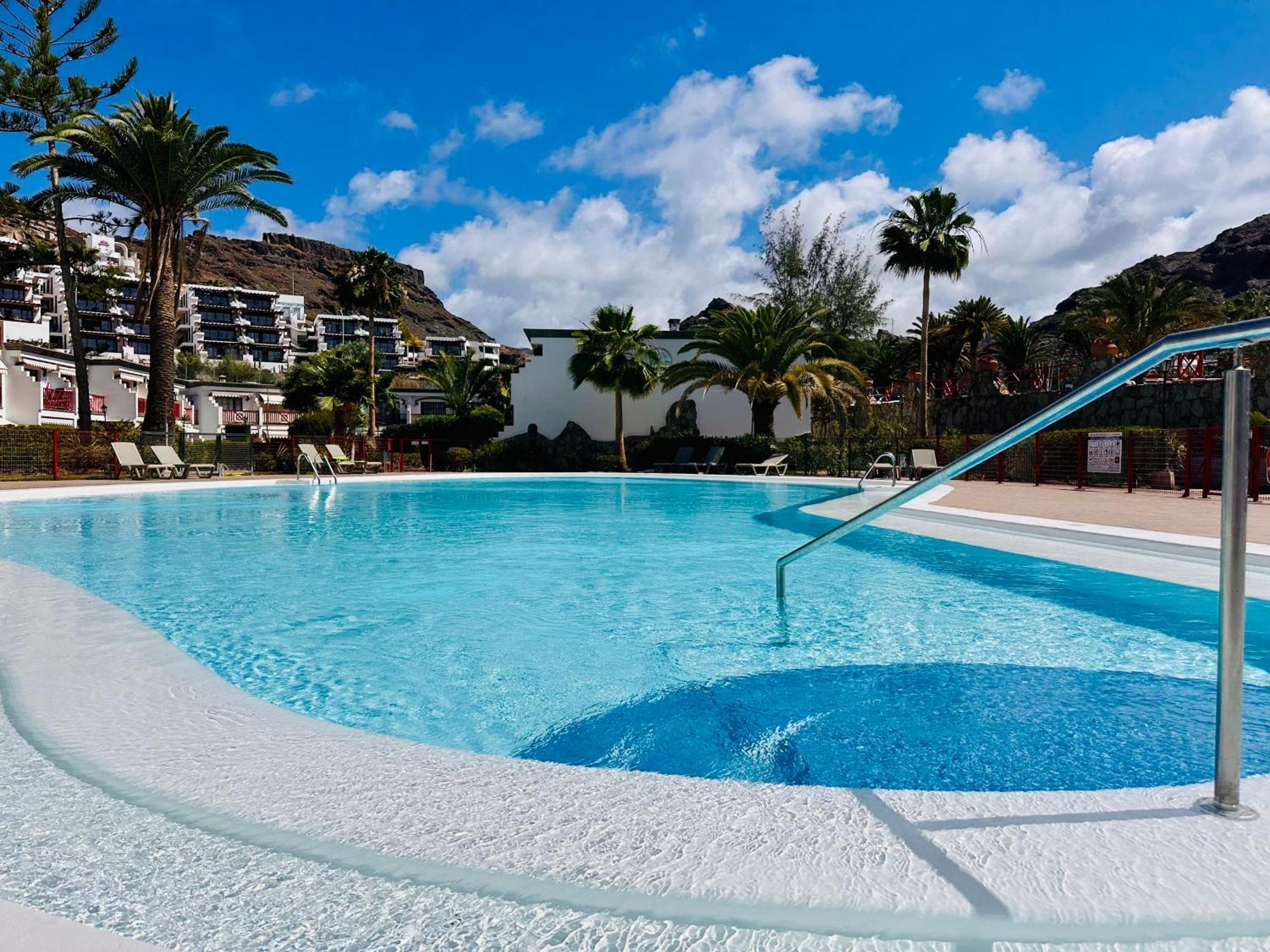 - Beachside Retreat Apartment *