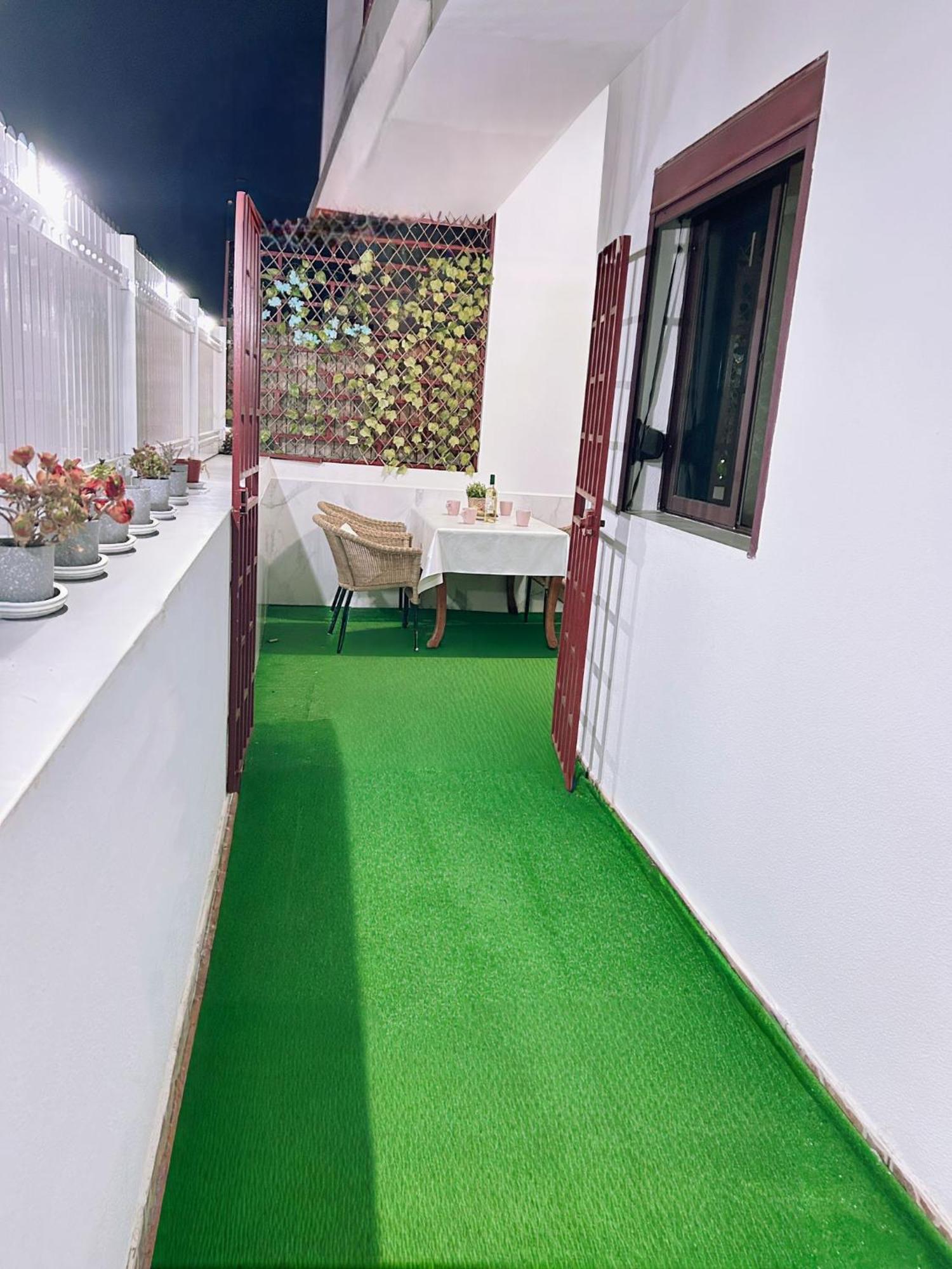 Big Puerto Rico Streetfront With Private Saltwater Jacuzzi Pool, Bbq, Kitchen & 3 Terraces Near Shopping Center Appartement Puerto Rico (Gran Canaria)