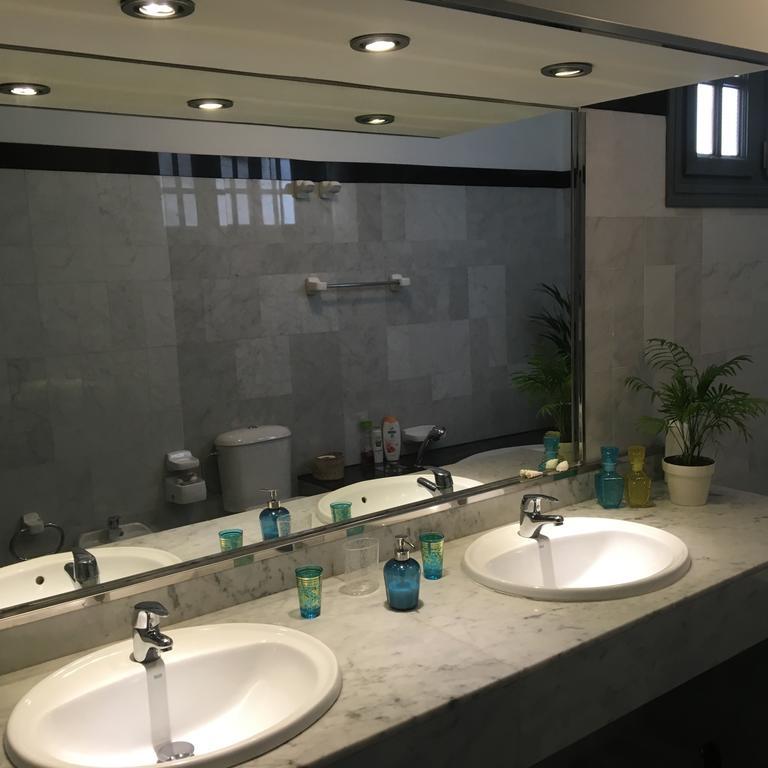 Apartment 21 *