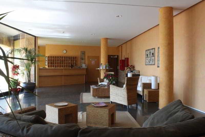 Apartamentos Amadores Beach *