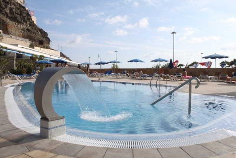 Apartamentos Amadores Beach
