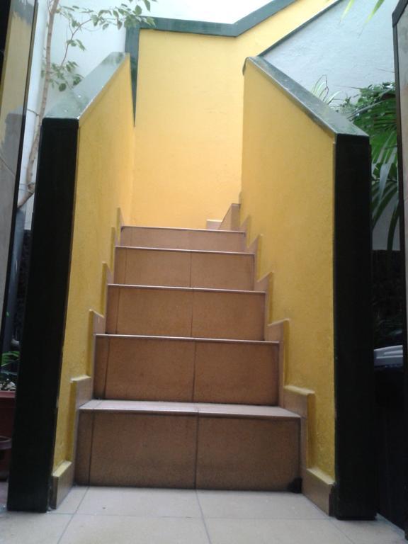 Hostal Falow *