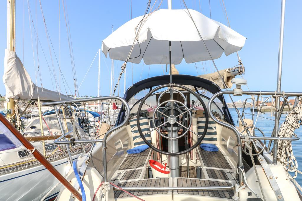 Botel Sailboat Xperience Pasito Blanco
