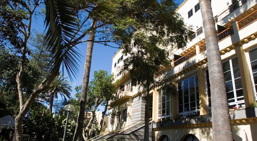 Escuela 4*