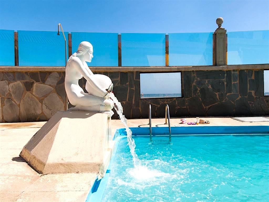 Acuario Las Burras Beach